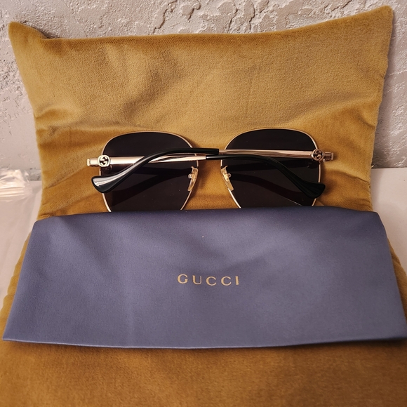 Gucci Black Sunglasses - Picture 3 of 4